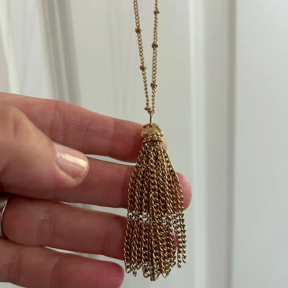 Vintage Gold Tone Tassel Necklace on a beautiful long chain. Statement piece! - Picture 3 of 6
